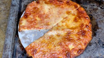 califlour frozen pizza, classic cheese hero image